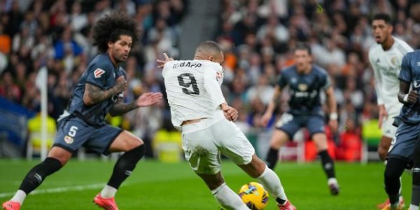 开云APP-【现场】巨星闪光后开启省电模式 皇马低功耗险胜