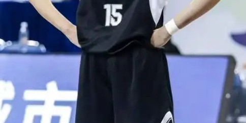 两战净胜135分！两米高塔稳定发挥又冒尖 26岁夺AMVP也难入女篮一队